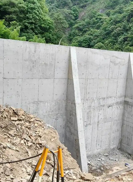 唐山滦县重力式挡土墙
